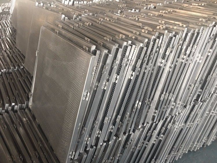 沖孔鋁單板批量生產(chǎn)中