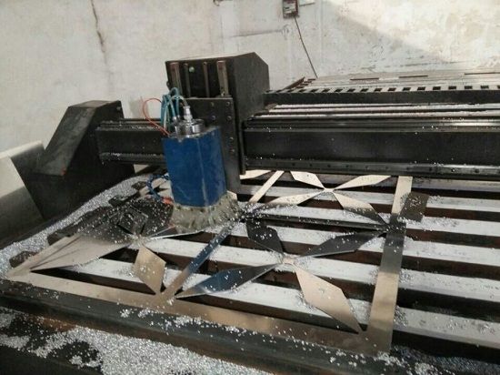 雕花外墻鋁單板車間生產(chǎn)現(xiàn)場(chǎng)